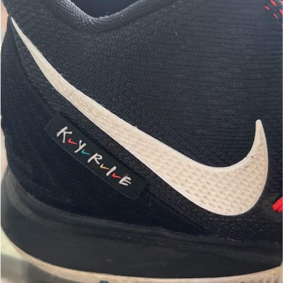 Nike Kyrie - Picture 1 of 8